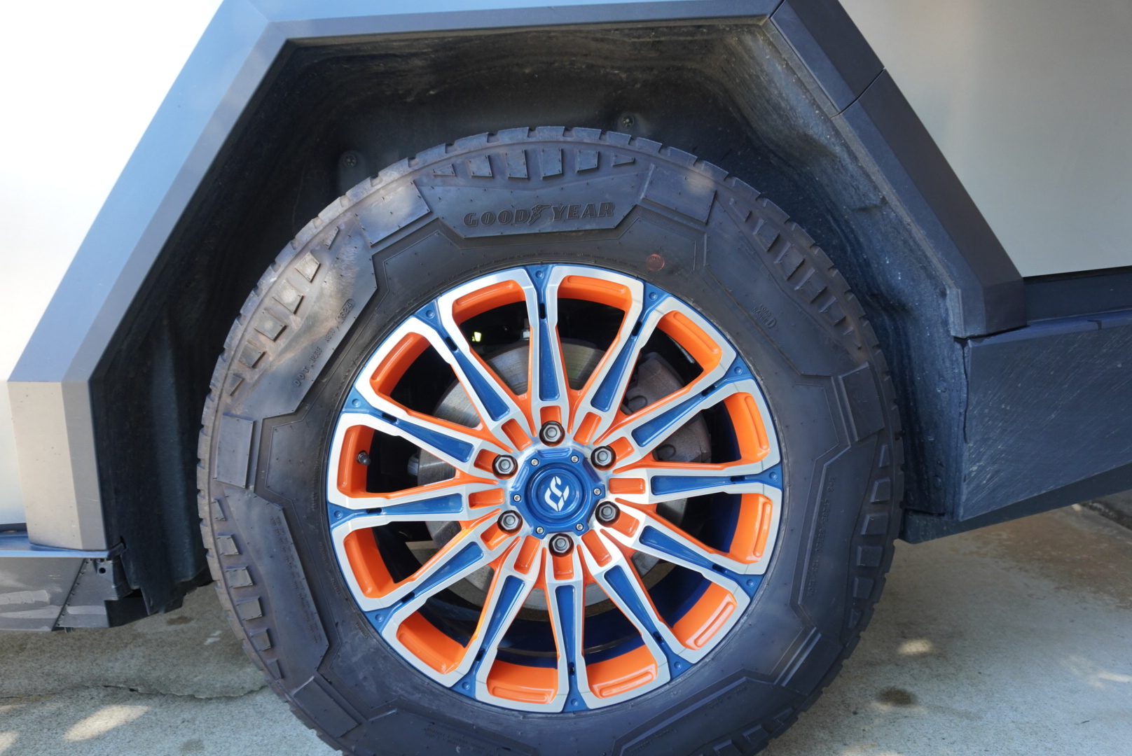 Tesla Cybertruck — California Orange detail 1