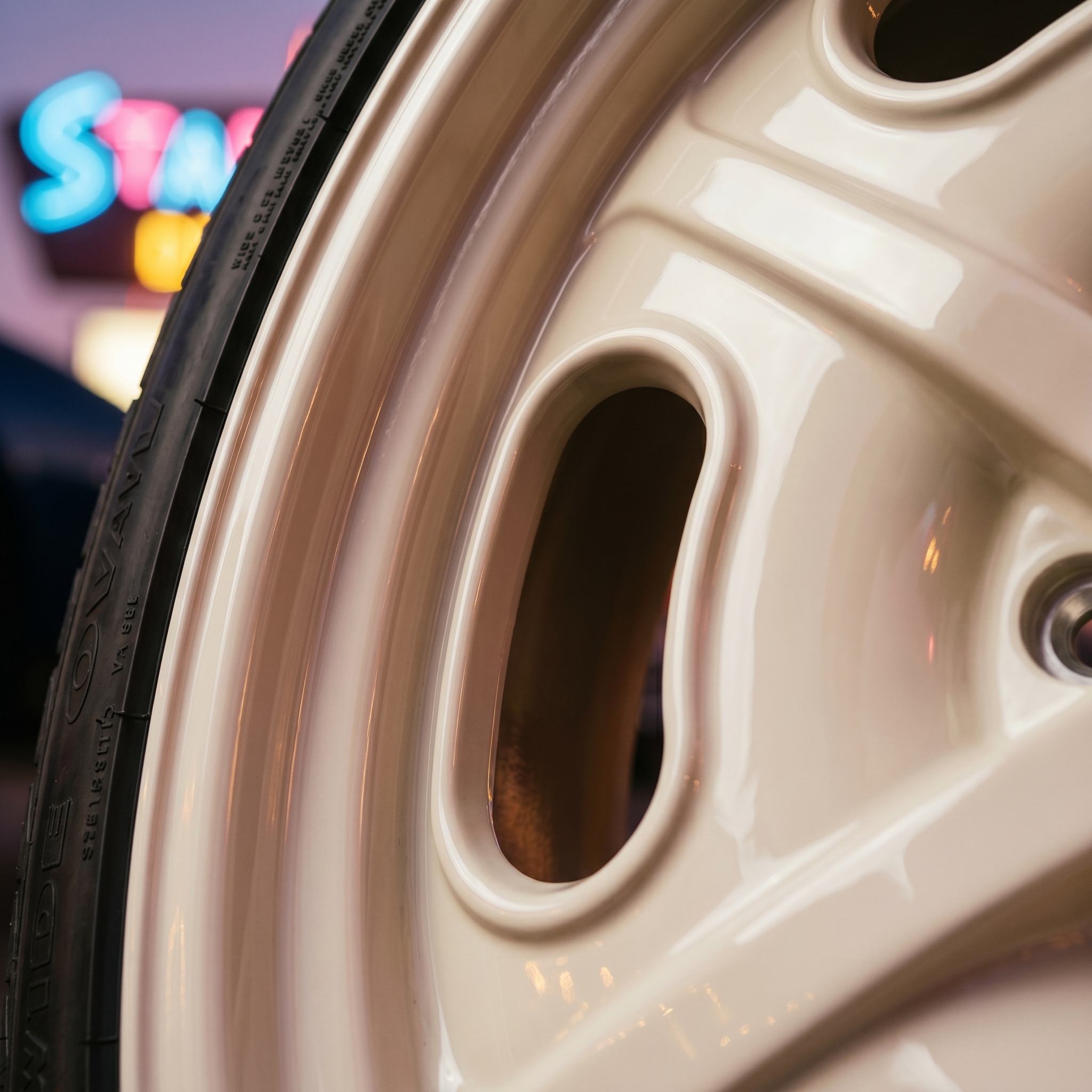 Retro Cream Heritage Five Spoke Concept detail 2
